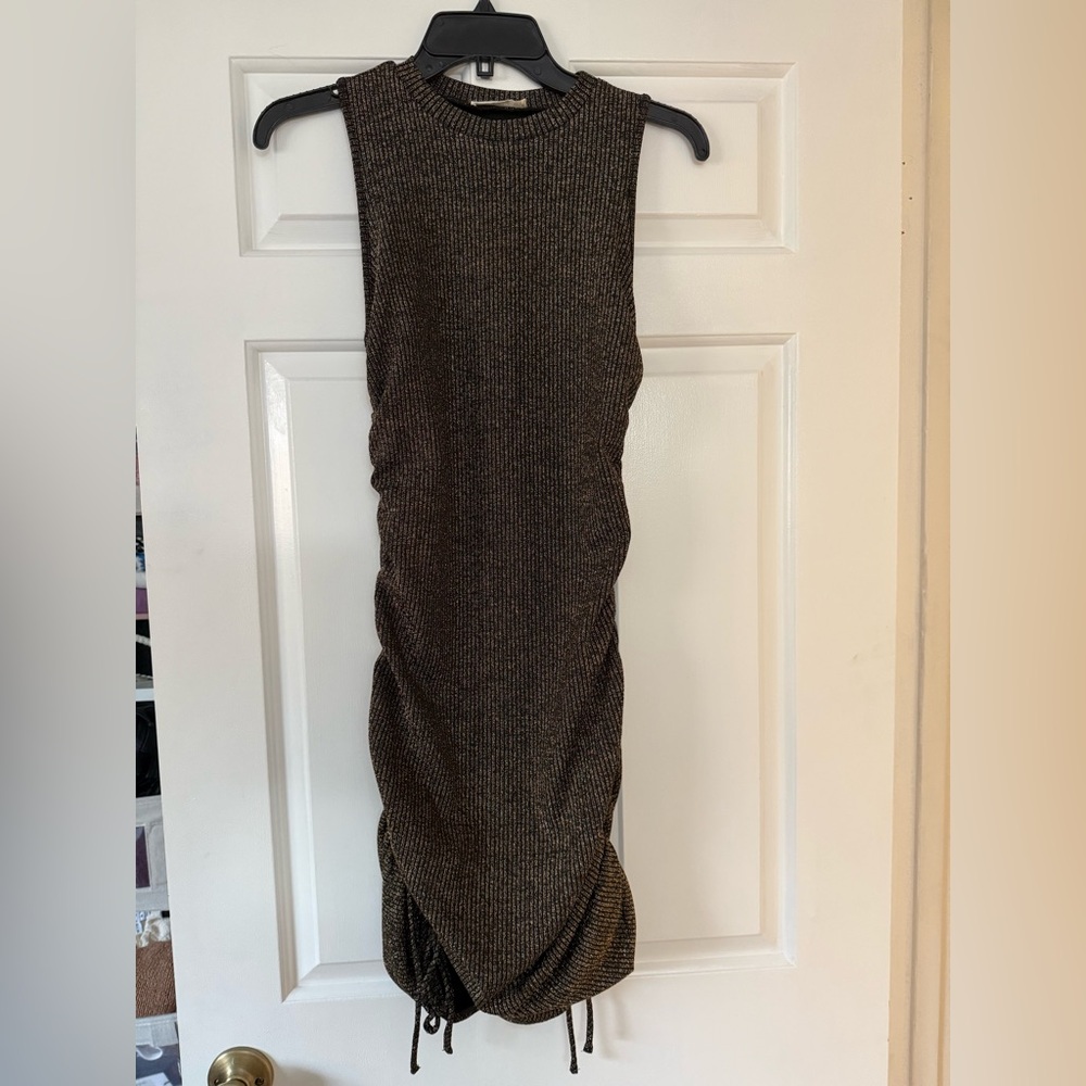 Gold Thread Dress - Picture 2 of 8